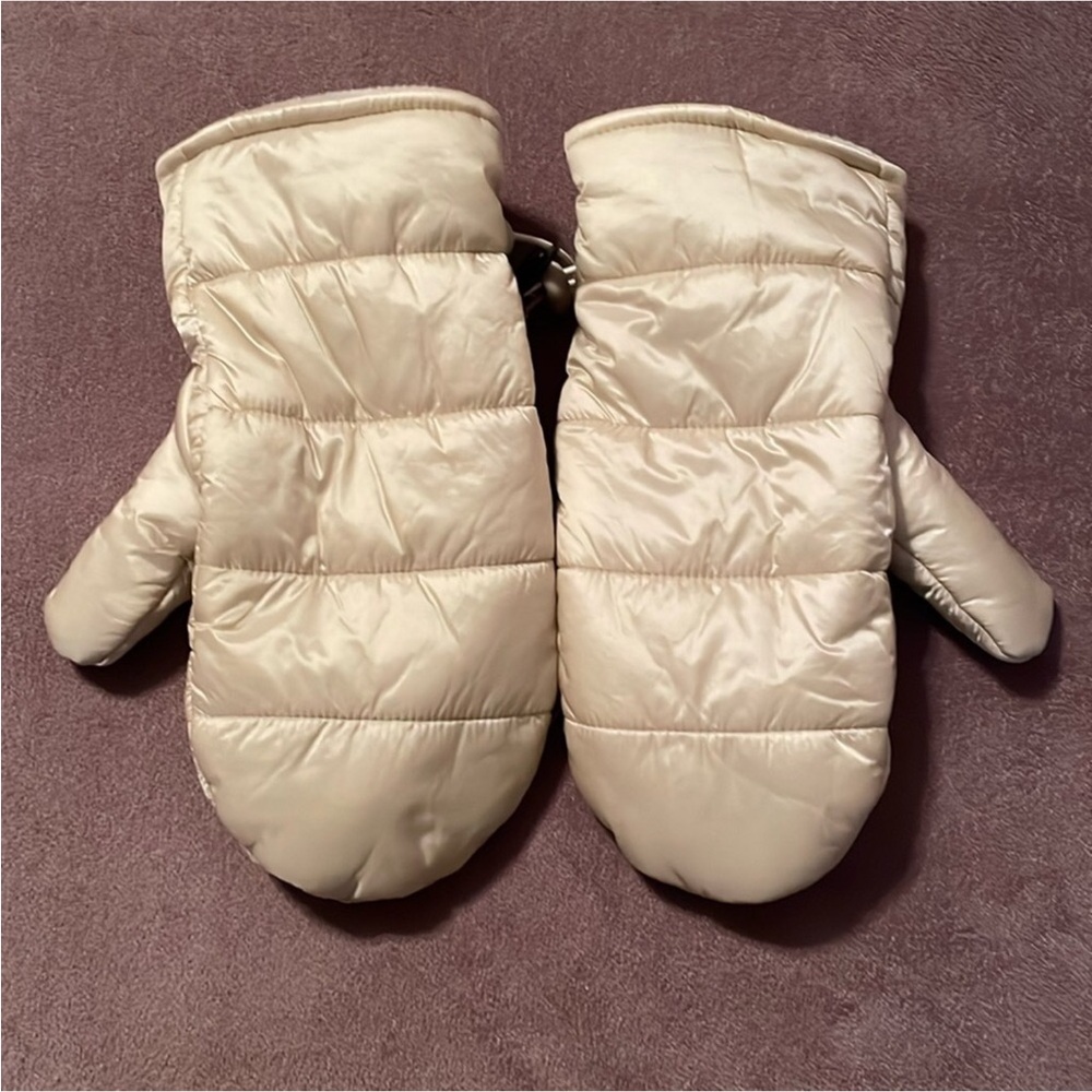 Reitmans champagne coloured mittens size Small/Medium NWT